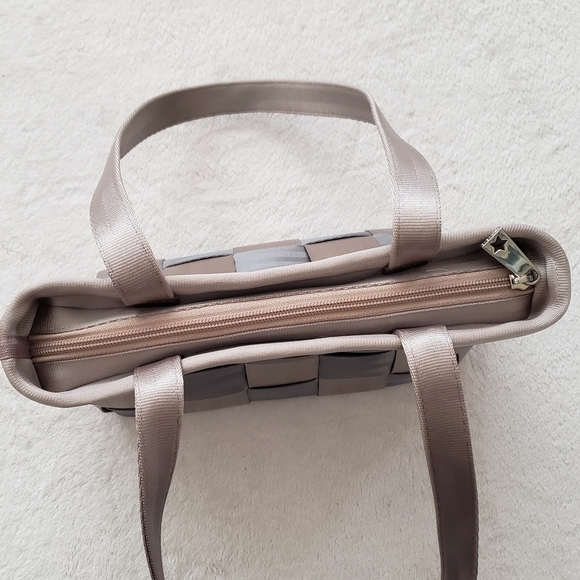 HARVEYS • Sand Dollar LTD Medium Tote - Picture 9 of 16